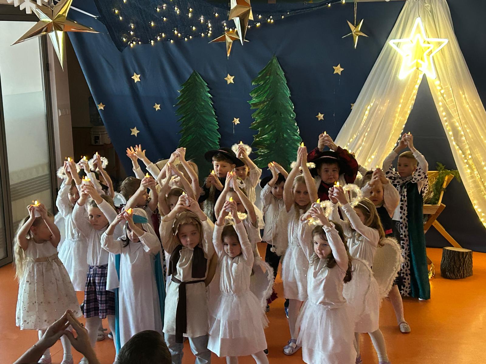  Dzieci w przebraniach